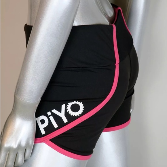 Beachbody Pants - Beachbody PIYO Athletic Booty Shorts Medium
